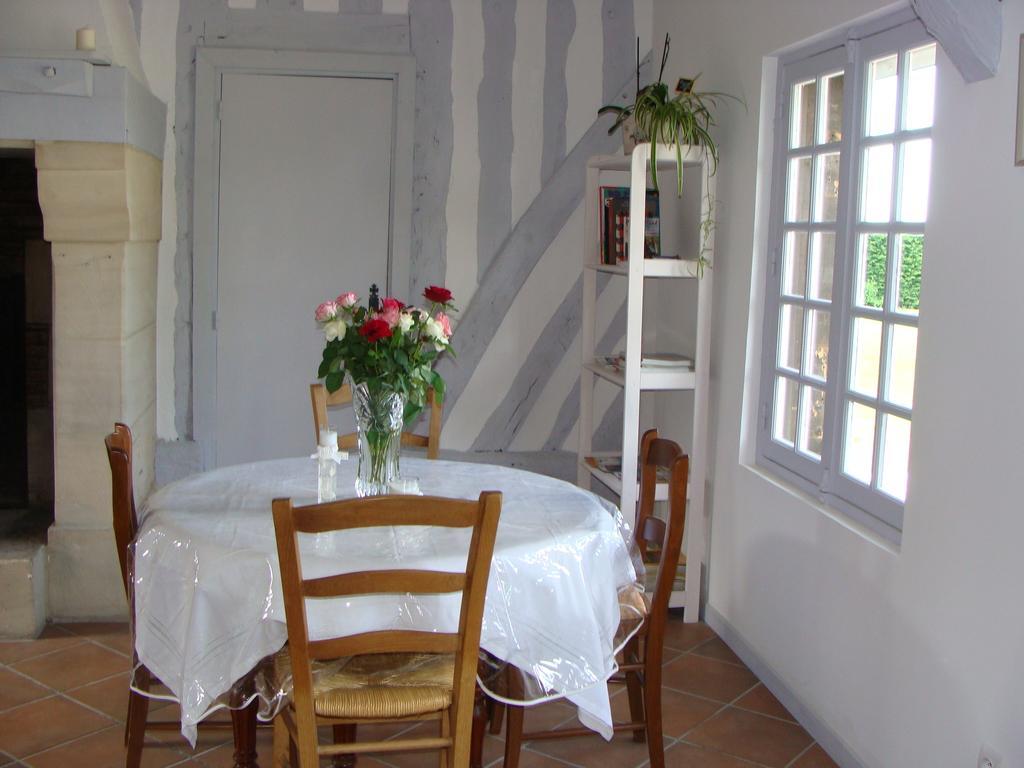 Le Vieux Castel Bed & Breakfast Goustranville Ngoại thất bức ảnh