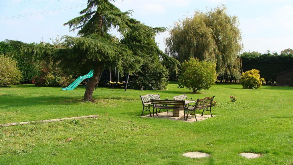 Le Vieux Castel Bed & Breakfast Goustranville Ngoại thất bức ảnh